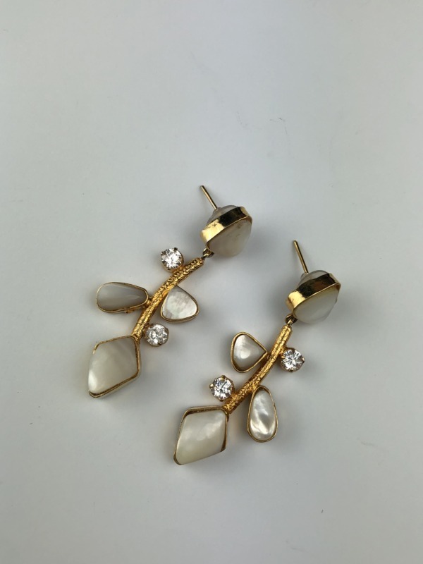 Almutanabbi Chandelier Insect Studded Earring With Pearl Silver925